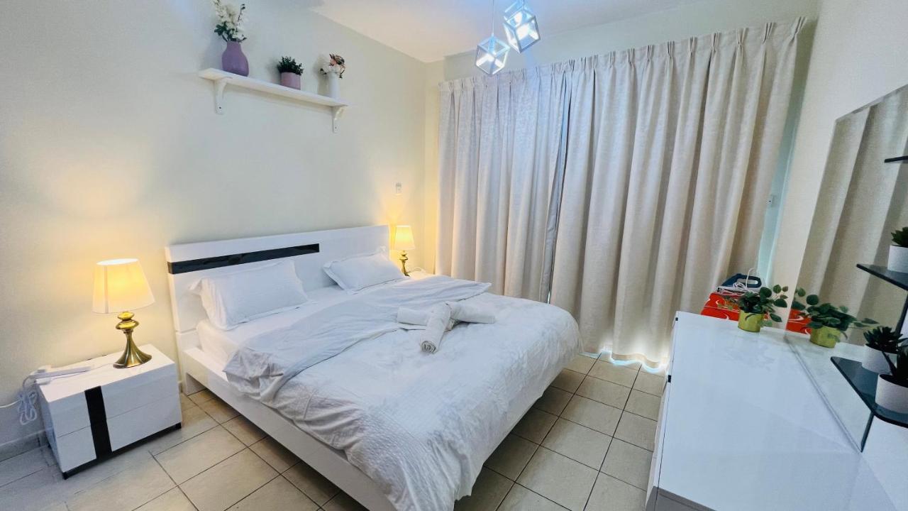 Newly Furnished Cozy One Bed Room Apartment 2 Bathroom City View Dubai Esterno foto