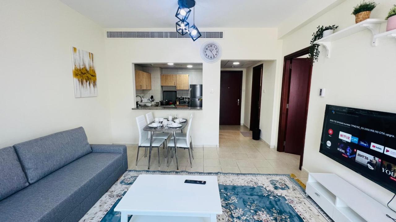 Newly Furnished Cozy One Bed Room Apartment 2 Bathroom City View Dubai Esterno foto