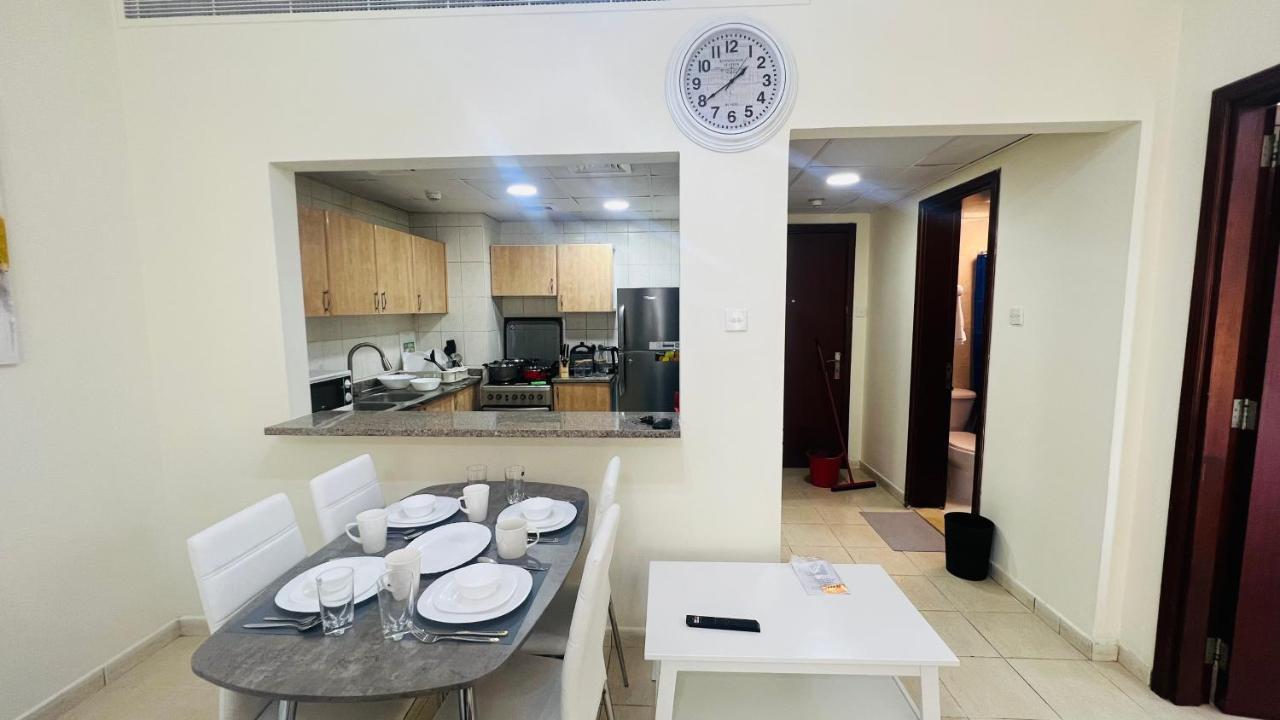 Newly Furnished Cozy One Bed Room Apartment 2 Bathroom City View Dubai Esterno foto