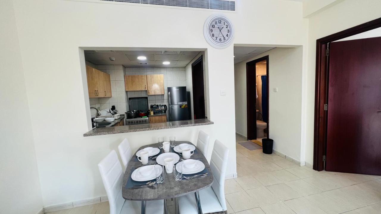 Newly Furnished Cozy One Bed Room Apartment 2 Bathroom City View Dubai Esterno foto