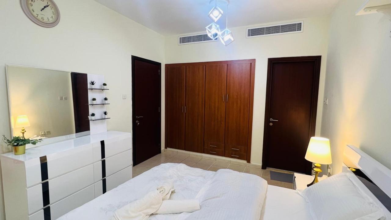 Newly Furnished Cozy One Bed Room Apartment 2 Bathroom City View Dubai Esterno foto