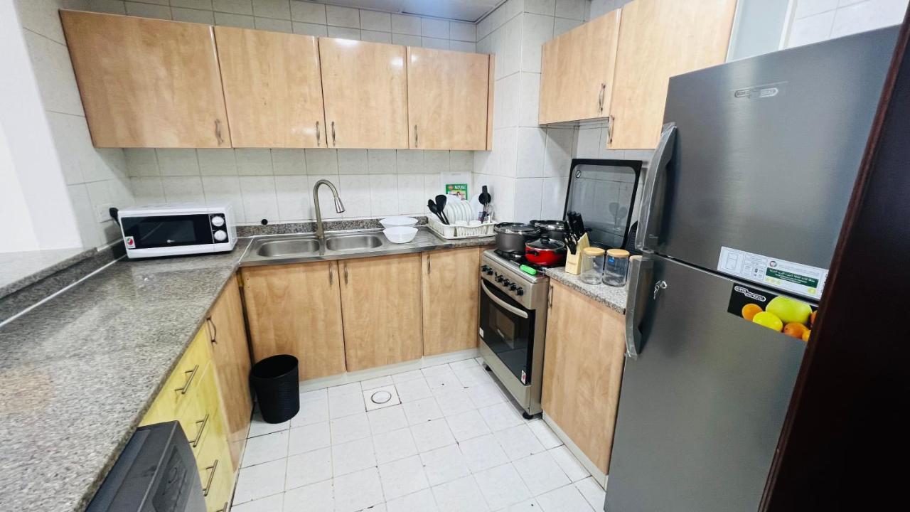 Newly Furnished Cozy One Bed Room Apartment 2 Bathroom City View Dubai Esterno foto