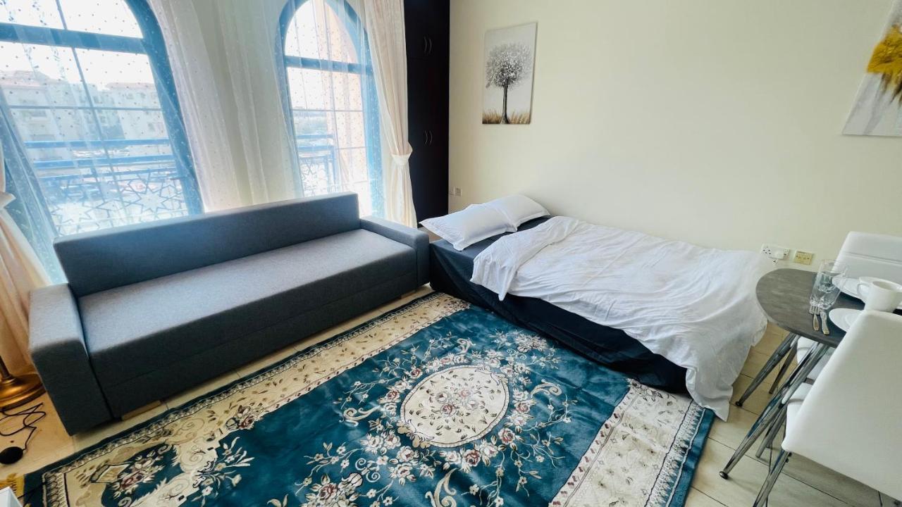 Newly Furnished Cozy One Bed Room Apartment 2 Bathroom City View Dubai Esterno foto