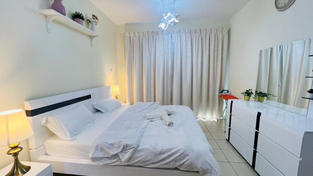 Newly Furnished Cozy One Bed Room Apartment 2 Bathroom City View Dubai Esterno foto
