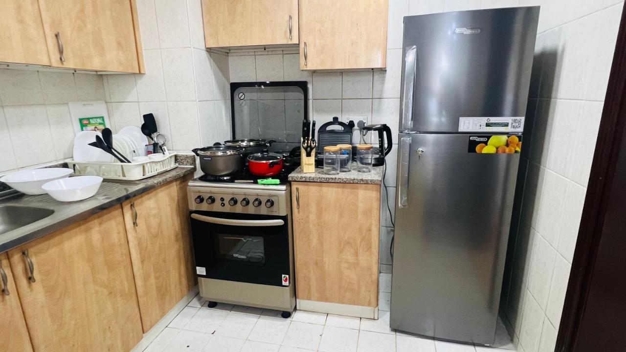 Newly Furnished Cozy One Bed Room Apartment 2 Bathroom City View Dubai Esterno foto
