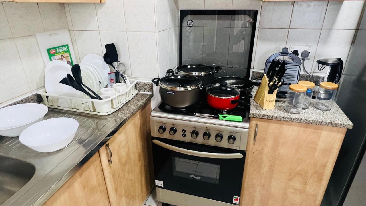 Newly Furnished Cozy One Bed Room Apartment 2 Bathroom City View Dubai Esterno foto