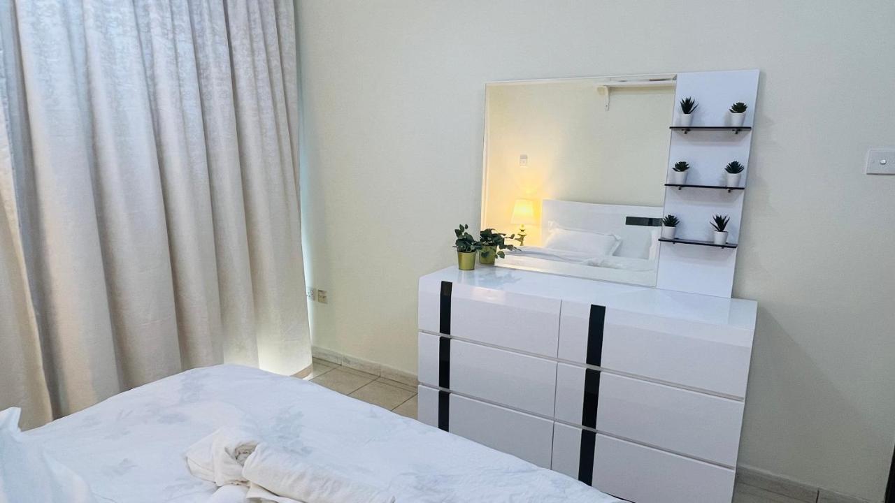 Newly Furnished Cozy One Bed Room Apartment 2 Bathroom City View Dubai Esterno foto
