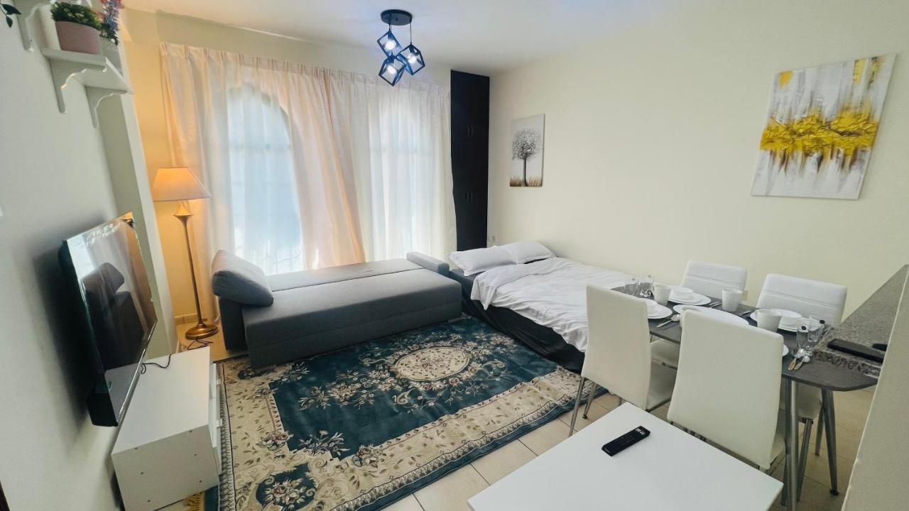 Newly Furnished Cozy One Bed Room Apartment 2 Bathroom City View Dubai Esterno foto