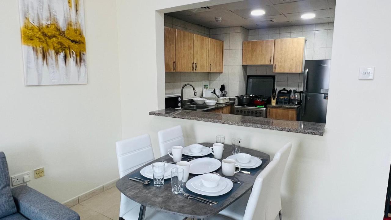 Newly Furnished Cozy One Bed Room Apartment 2 Bathroom City View Dubai Esterno foto