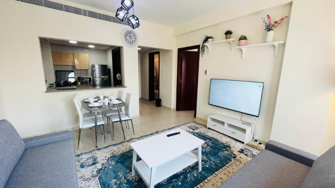 Newly Furnished Cozy One Bed Room Apartment 2 Bathroom City View Dubai Esterno foto