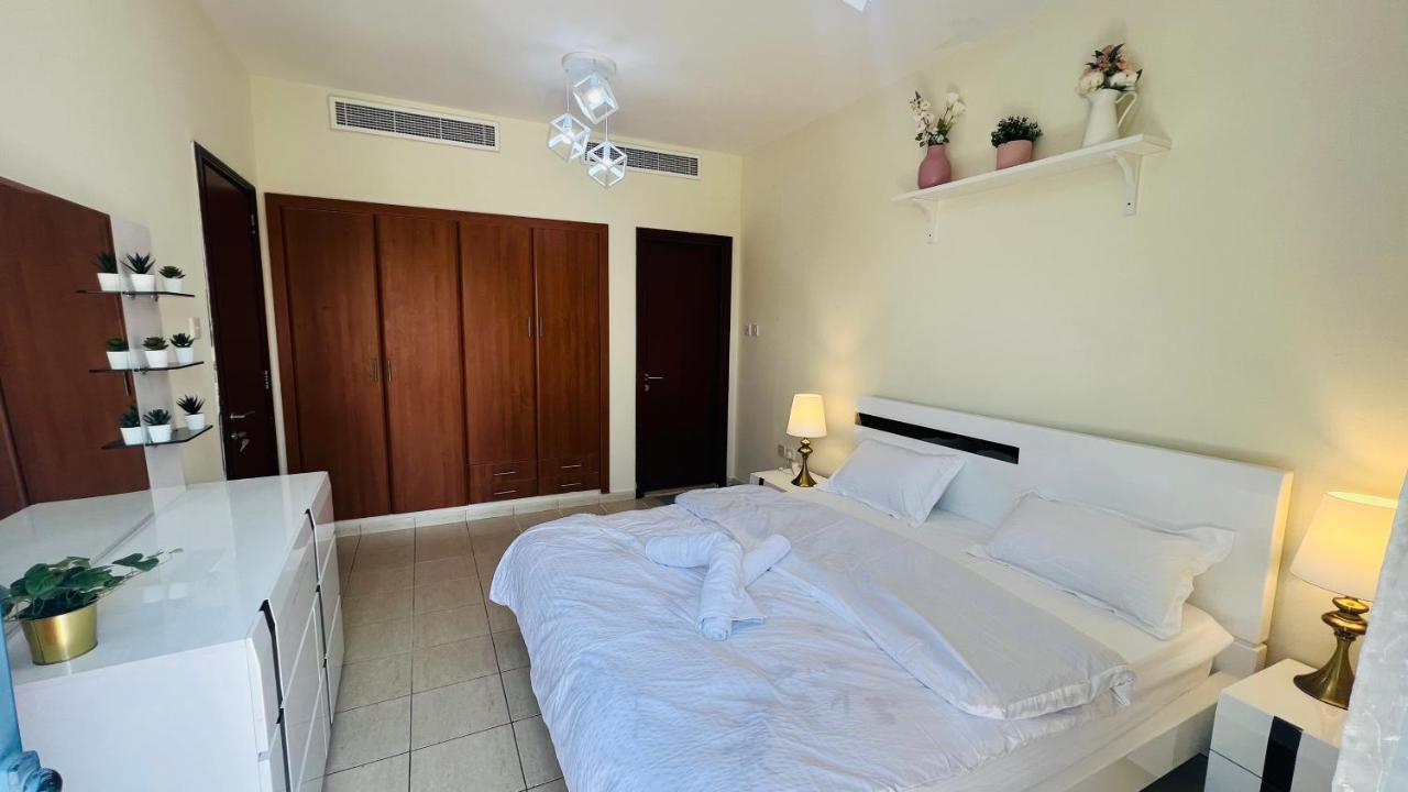 Newly Furnished Cozy One Bed Room Apartment 2 Bathroom City View Dubai Esterno foto