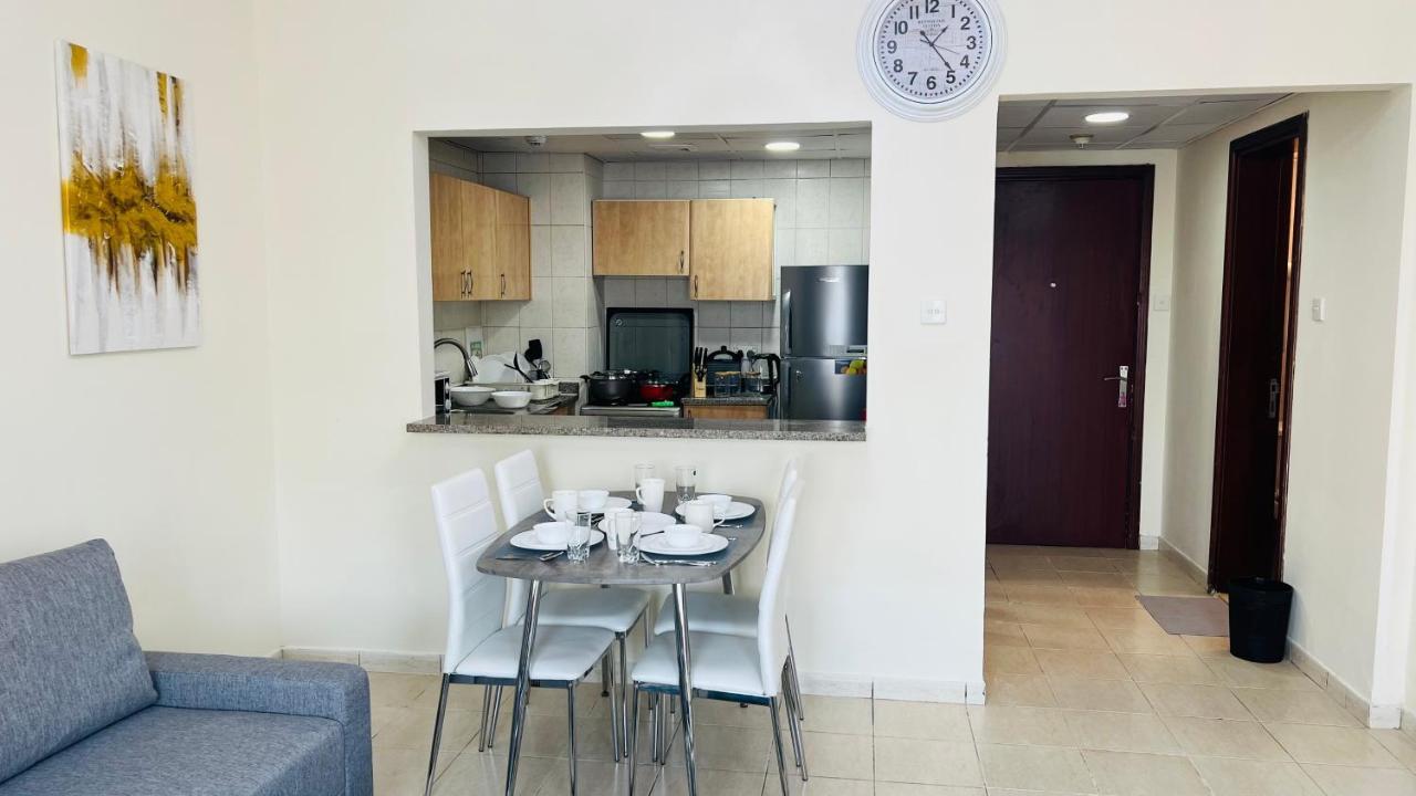 Newly Furnished Cozy One Bed Room Apartment 2 Bathroom City View Dubai Esterno foto